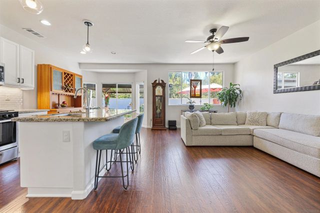 924 Glendora Dr, Oceanside, CA 92057