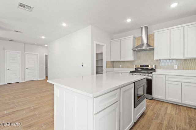 662 Davi's Greenwood Court, Vinton, TX 79821