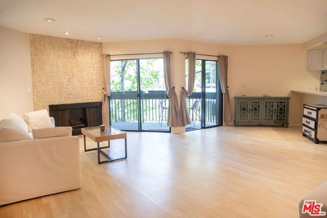 950 N Kings Road 245, West Hollywood, CA 90069