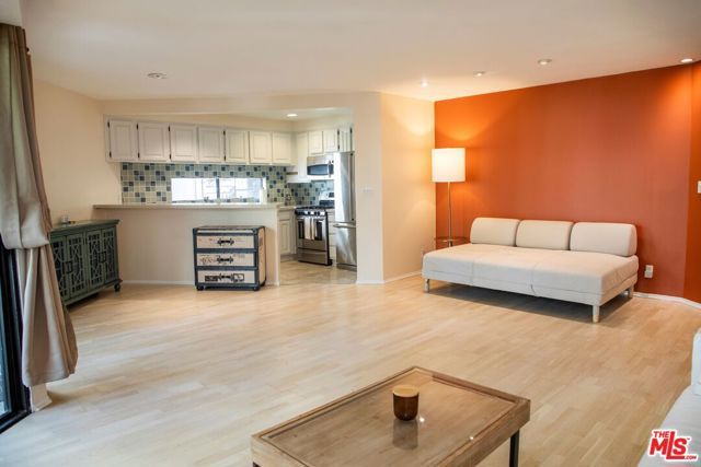 950 N Kings Road 245, West Hollywood, CA 90069
