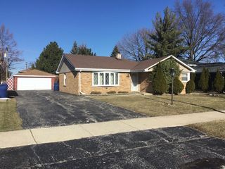 6762 W 87th Place, Oak Lawn, IL 60453
