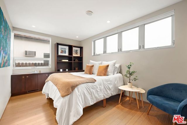 414 N Vista Street, Los Angeles, CA 90036