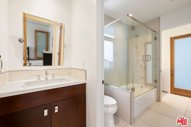 414 N Vista Street, Los Angeles, CA 90036