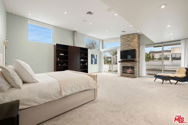 414 N Vista Street, Los Angeles, CA 90036