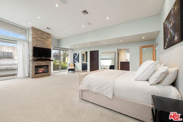 414 N Vista Street, Los Angeles, CA 90036