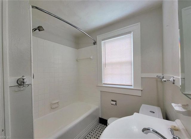 69 Greenbriar AVE, Hampton, VA 23661