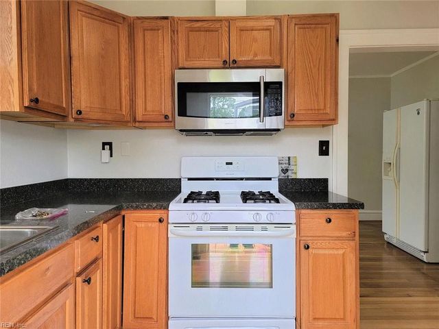 69 Greenbriar AVE, Hampton, VA 23661