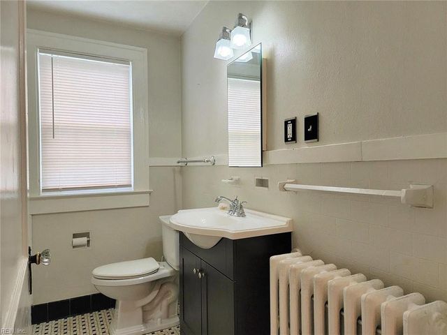 69 Greenbriar AVE, Hampton, VA 23661