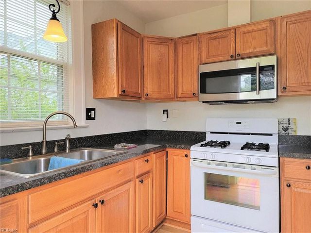 69 Greenbriar AVE, Hampton, VA 23661