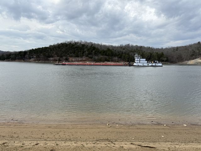 706 River Front Dr, S, Clifton, TN 38425