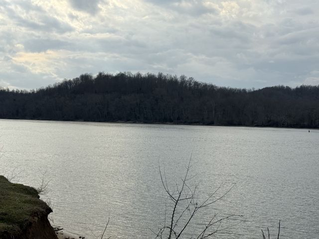 706 River Front Dr, S, Clifton, TN 38425