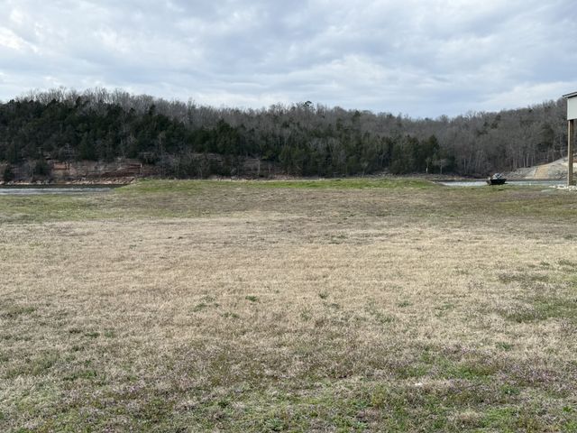 706 River Front Dr, S, Clifton, TN 38425