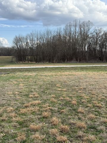 706 River Front Dr, S, Clifton, TN 38425