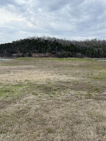 706 River Front Dr, S, Clifton, TN 38425