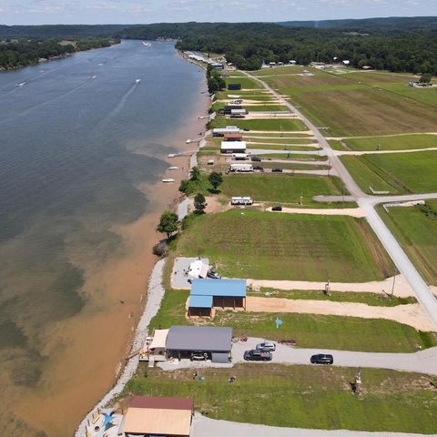 706 River Front Dr, S, Clifton, TN 38425