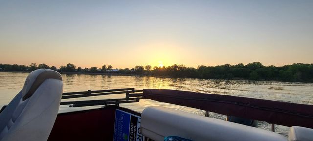 706 River Front Dr, S, Clifton, TN 38425