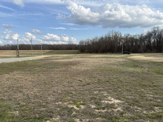 706 River Front Dr, S, Clifton, TN 38425