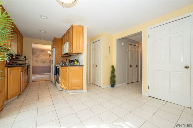 171 Oakbrook Drive, Amherst, NY 14221