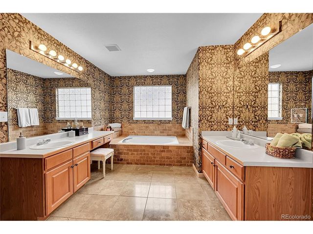 9424 S Hackberry Ln, Highlands Ranch, CO 80129