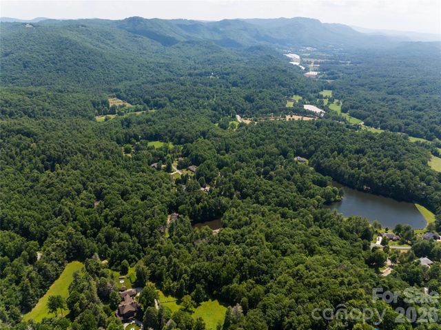 34 Oak Gate Drive, Hendersonville, NC 28739