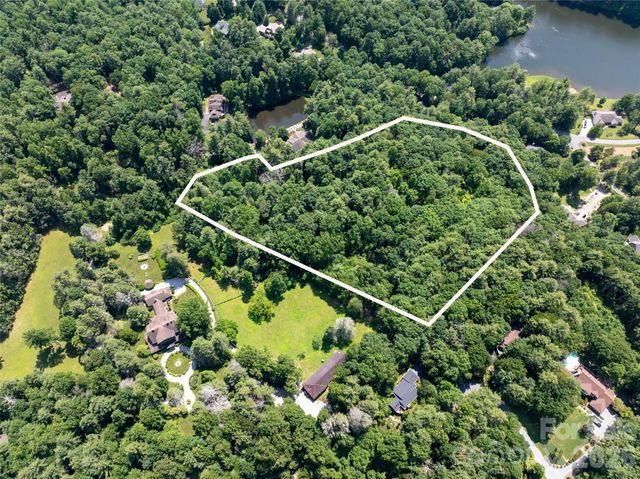 34 Oak Gate Drive, Hendersonville, NC 28739