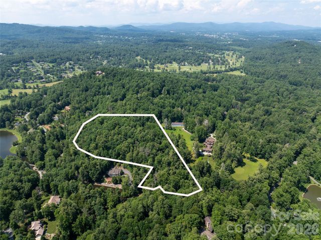 34 Oak Gate Drive, Hendersonville, NC 28739