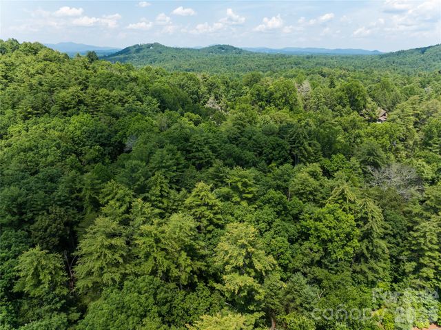 34 Oak Gate Drive, Hendersonville, NC 28739