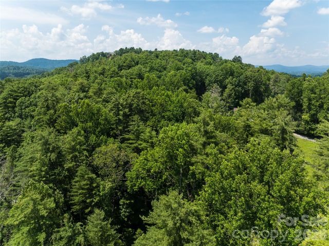 34 Oak Gate Drive, Hendersonville, NC 28739