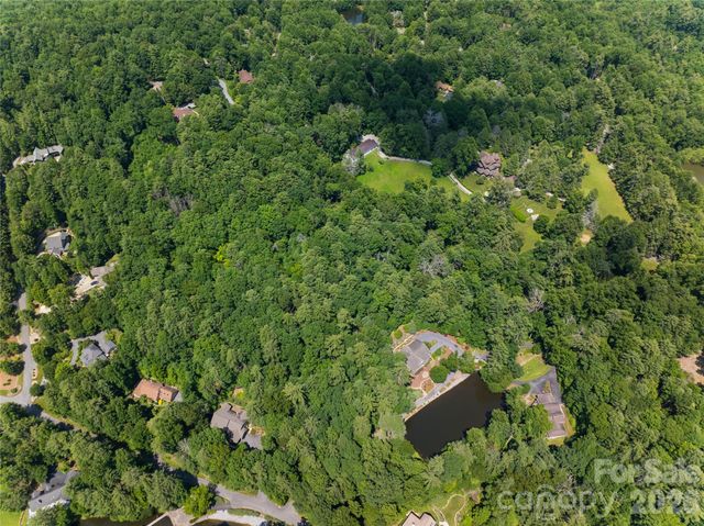 34 Oak Gate Drive, Hendersonville, NC 28739