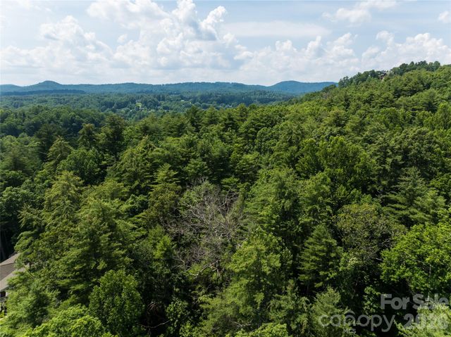 34 Oak Gate Drive, Hendersonville, NC 28739