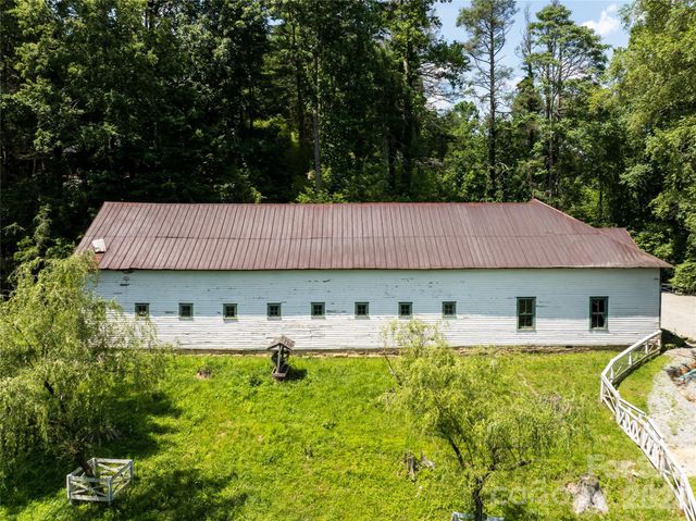 34 Oak Gate Drive, Hendersonville, NC 28739