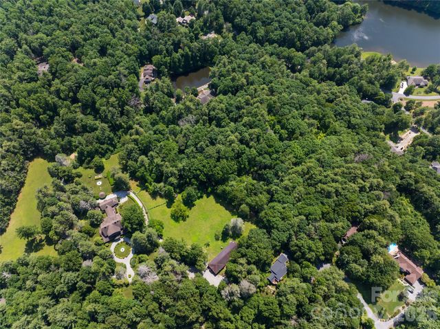34 Oak Gate Drive, Hendersonville, NC 28739