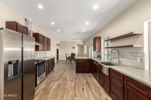 27194 N BEAR PAW Pass, San Tan Valley, AZ 85144