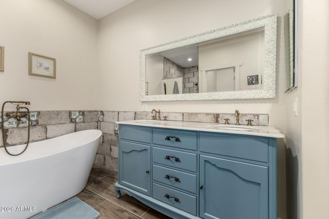 27194 N BEAR PAW Pass, San Tan Valley, AZ 85144