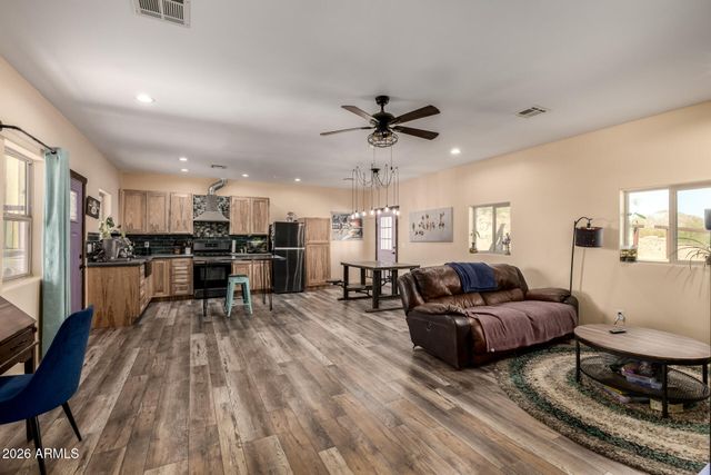27194 N BEAR PAW Pass, San Tan Valley, AZ 85144