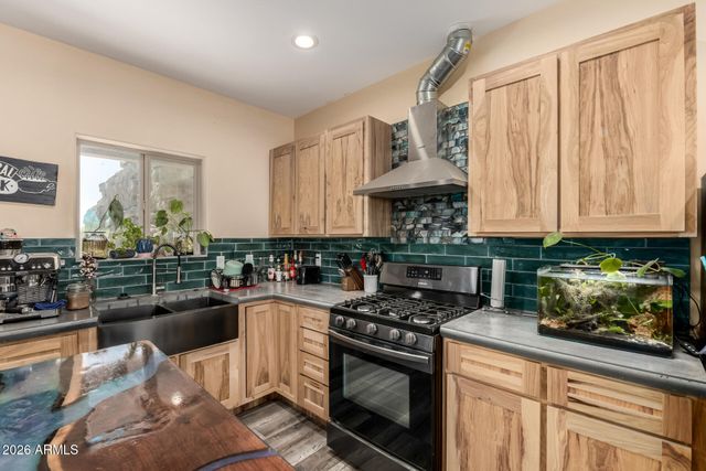 27194 N BEAR PAW Pass, San Tan Valley, AZ 85144