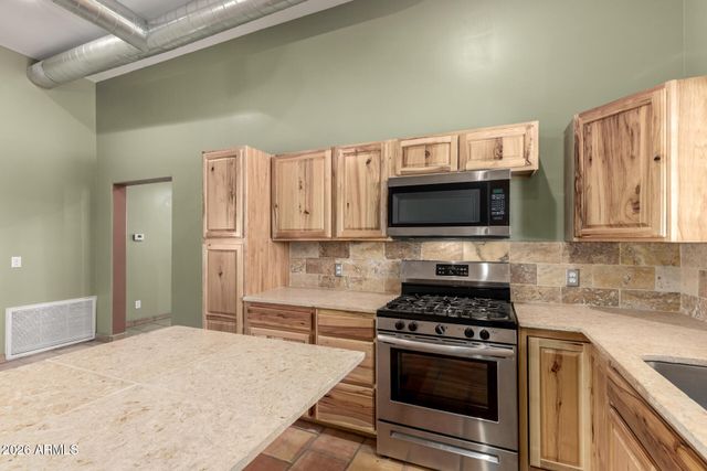 27194 N BEAR PAW Pass, San Tan Valley, AZ 85144
