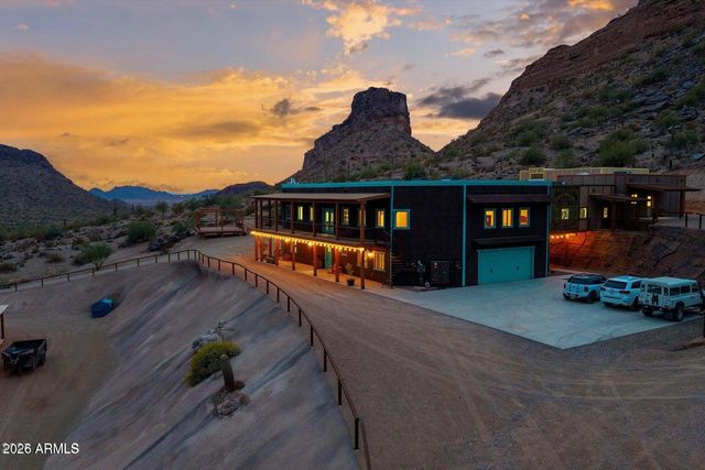 27194 N BEAR PAW Pass, San Tan Valley, AZ 85144