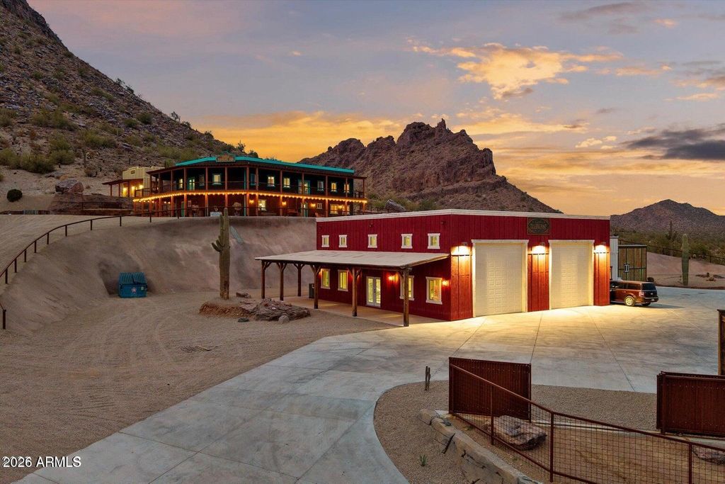 27194 N BEAR PAW Pass, San Tan Valley, AZ 85144