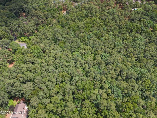 550 E Hedgelawn Way, Southern Pines, NC 28387