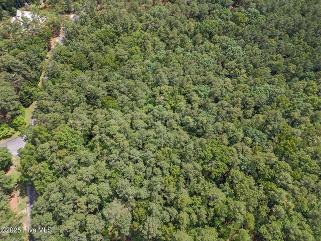 550 E Hedgelawn Way, Southern Pines, NC 28387