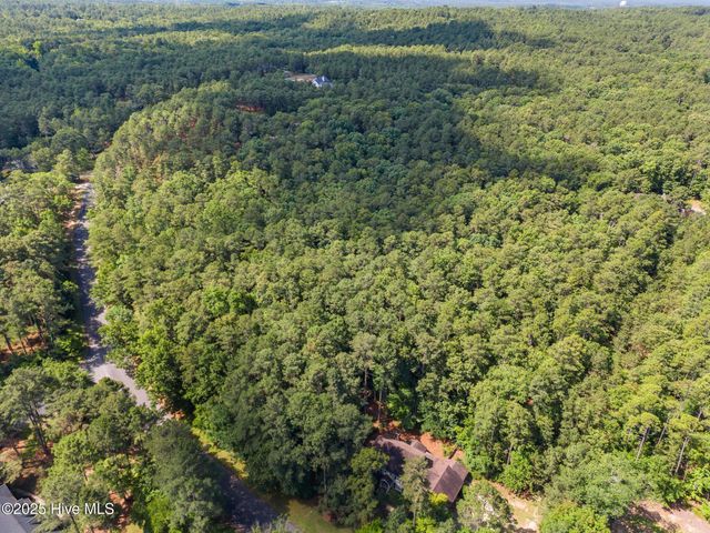 550 E Hedgelawn Way, Southern Pines, NC 28387