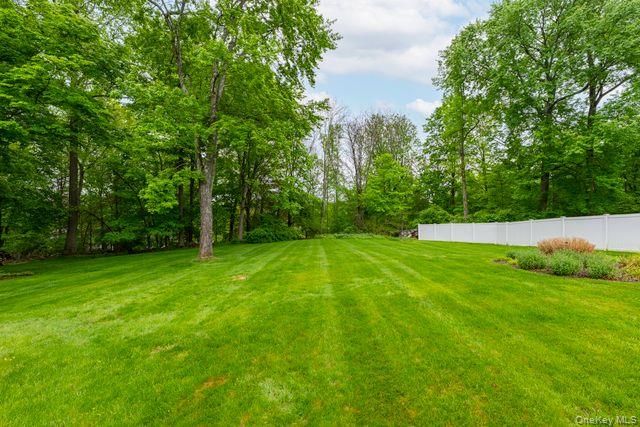 7 Fair Oaks Drive, Poughkeepsie, NY 12603