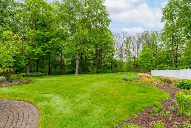 7 Fair Oaks Drive, Poughkeepsie, NY 12603