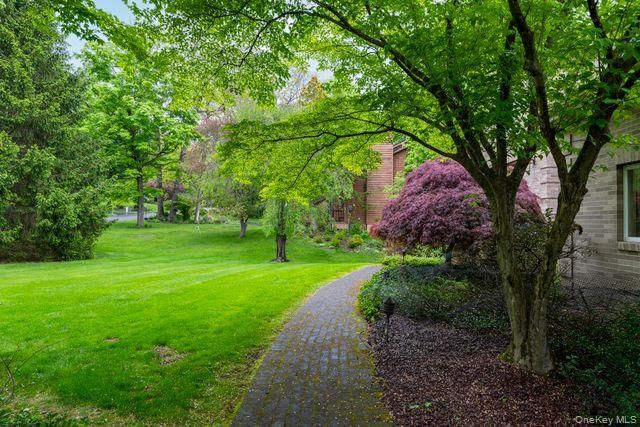 7 Fair Oaks Drive, Poughkeepsie, NY 12603