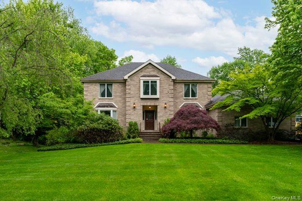 7 Fair Oaks Drive, Poughkeepsie, NY 12603
