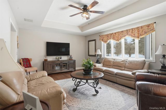 14 Tall Pines Drive, Hopewell Junction, NY 12533