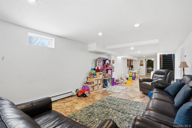 14 Tall Pines Drive, Hopewell Junction, NY 12533