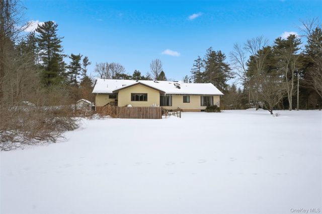 14 Tall Pines Drive, Hopewell Junction, NY 12533