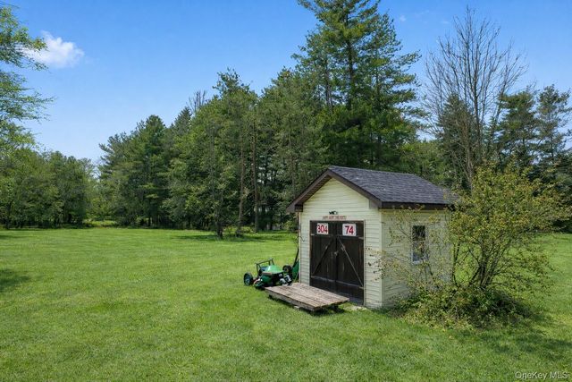 14 Tall Pines Drive, Hopewell Junction, NY 12533